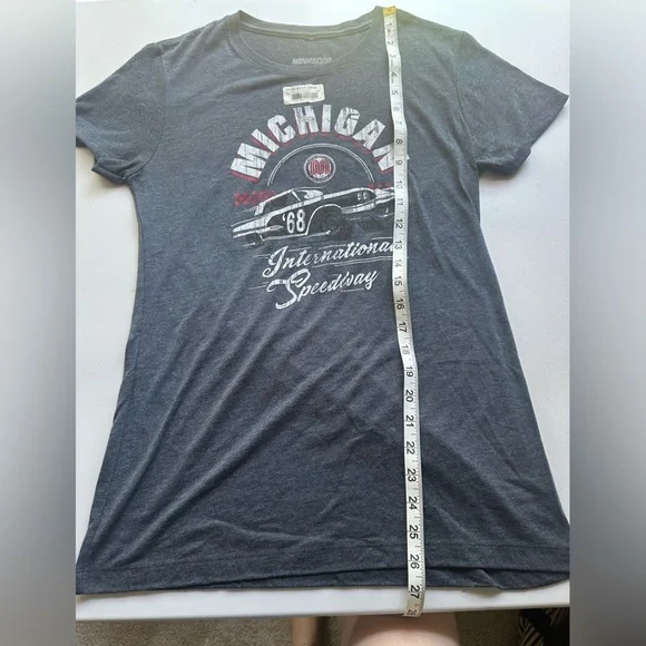 NASCAR Michigan International Speedway Women’s Blue Graphic Tee Size L NWT - Picture 5 of 8